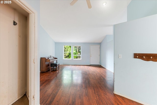 10406 NE 88th St, Vancouver, WA 98662 - living area with wood finished floors and a ceiling fan