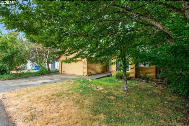 10406 NE 88th St, Vancouver, WA 98662 - view of front facade featuring driveway, a front yard, and a garage