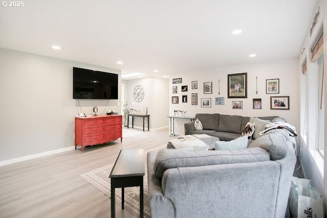 living area with baseboards, light wood-style floors, and recessed lighting