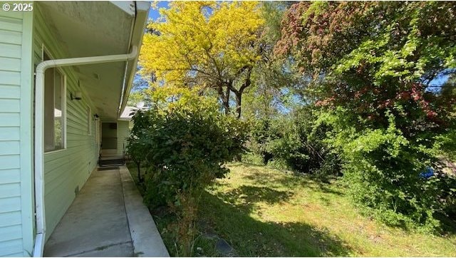 333 W Park St, Grants Pass, OR 97527 - view of yard