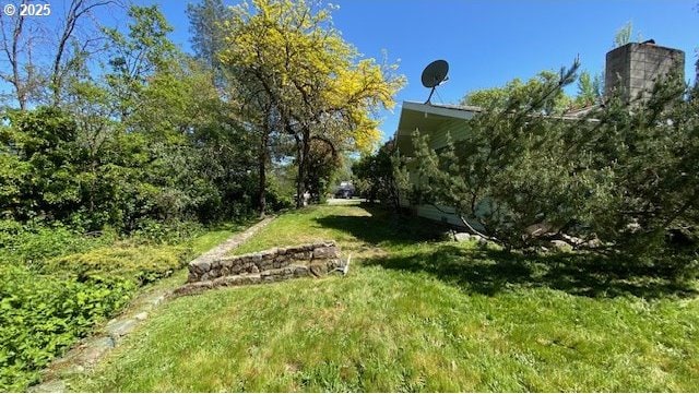 333 W Park St, Grants Pass, OR 97527 - view of grassy yard