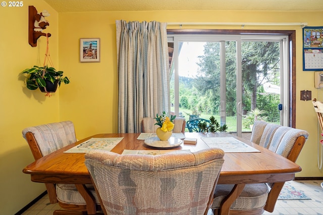 8157 Thurston Rd, Springfield, OR 97477 - dining room with baseboards