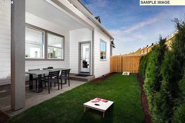 view of yard featuring a patio