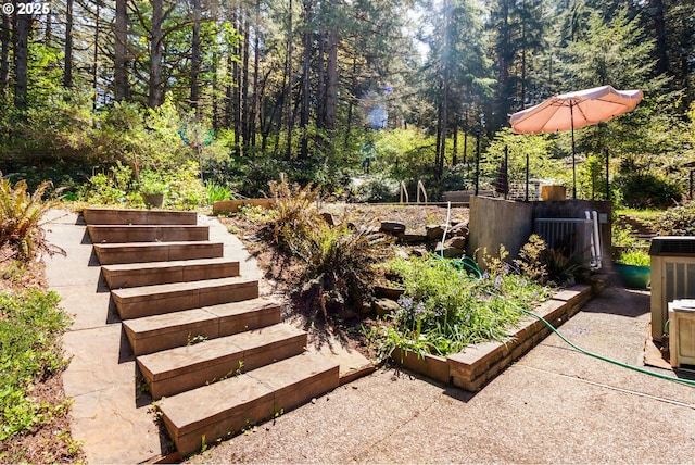 29536 Simmons Rd, Eugene, OR 97405 - view of yard with central AC
