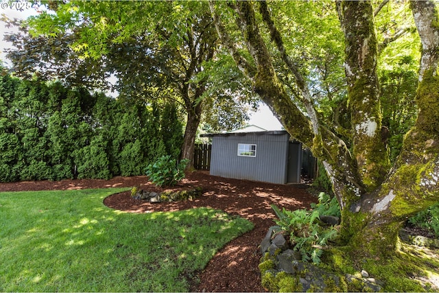 2416 SW 23rd Cir, Troutdale, OR 97060 - view of grassy yard with an outdoor structure
