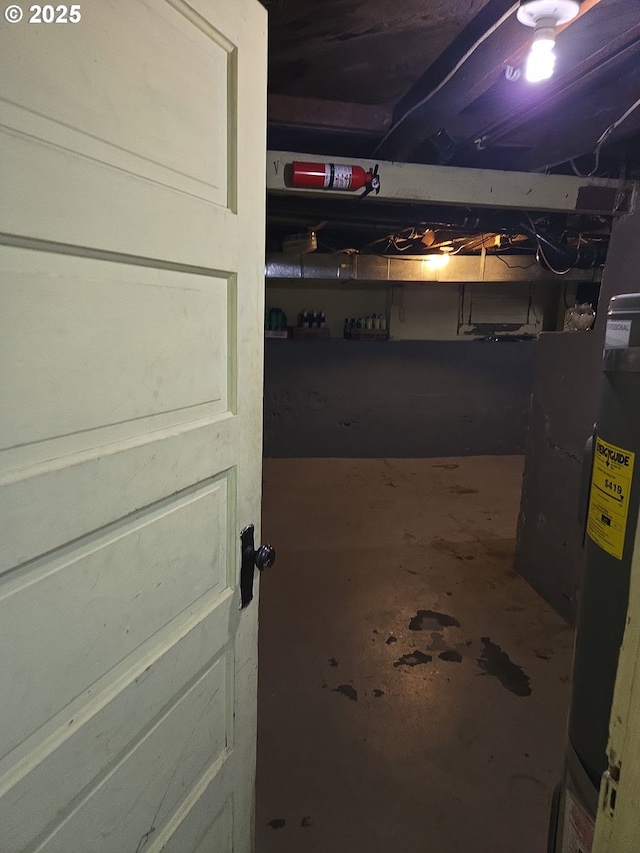 160 NW Logan Dr, Hermiston, OR 97838 - unfinished below grade area featuring electric water heater