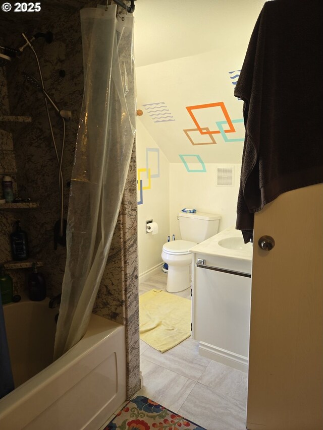 160 NW Logan Dr, Hermiston, OR 97838 - full bathroom featuring vanity, shower / bathtub combination with curtain, toilet, and lofted ceiling