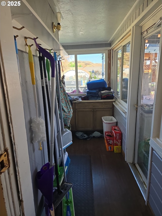 160 NW Logan Dr, Hermiston, OR 97838 - sunroom featuring wood-type flooring and a textured ceiling