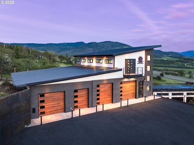 view of front of house featuring a mountain view