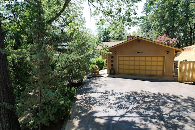 1056 NE Orchard Dr, Myrtle Creek, OR 97457 - garage featuring asphalt driveway