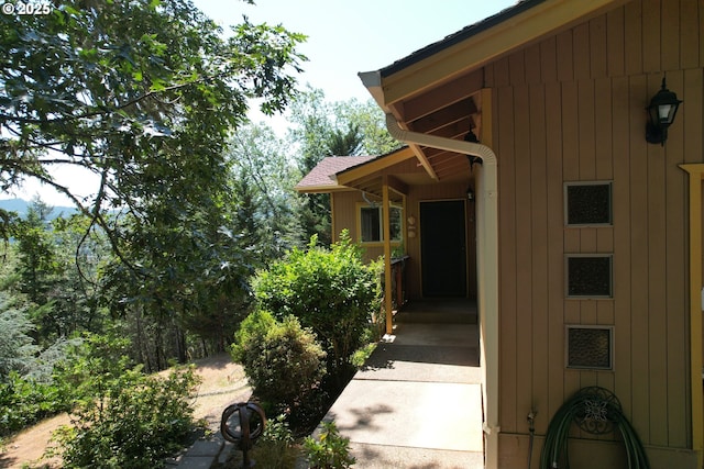 1056 NE Orchard Dr, Myrtle Creek, OR 97457 - property entrance