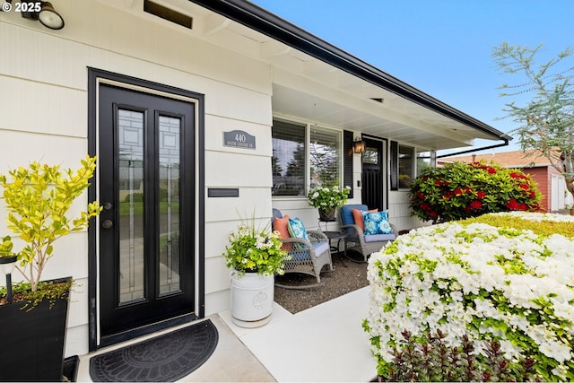 440 S Cascade Dr, Woodburn, OR 97071 - view of exterior entry featuring covered porch