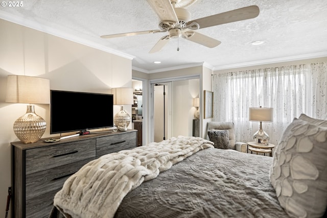 440 S Cascade Dr, Woodburn, OR 97071 - bedroom featuring crown molding, a textured ceiling, a closet, a ceiling fan, and recessed lighting