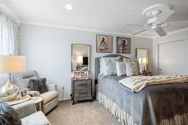 440 S Cascade Dr, Woodburn, OR 97071 - carpeted bedroom featuring crown molding, ceiling fan, and a closet