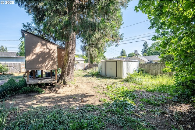 3198 Pheasant Blvd, Springfield, OR 97477 - fenced backyard with a shed