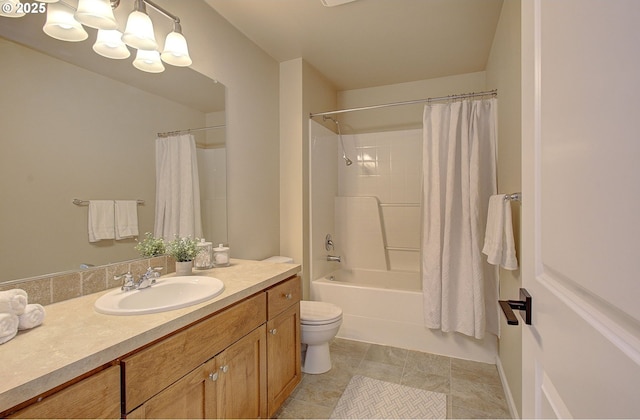 full bathroom with a notable chandelier, vanity, shower / tub combo with curtain, and toilet