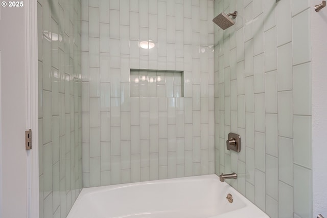 bathroom featuring tiled shower / bath combo