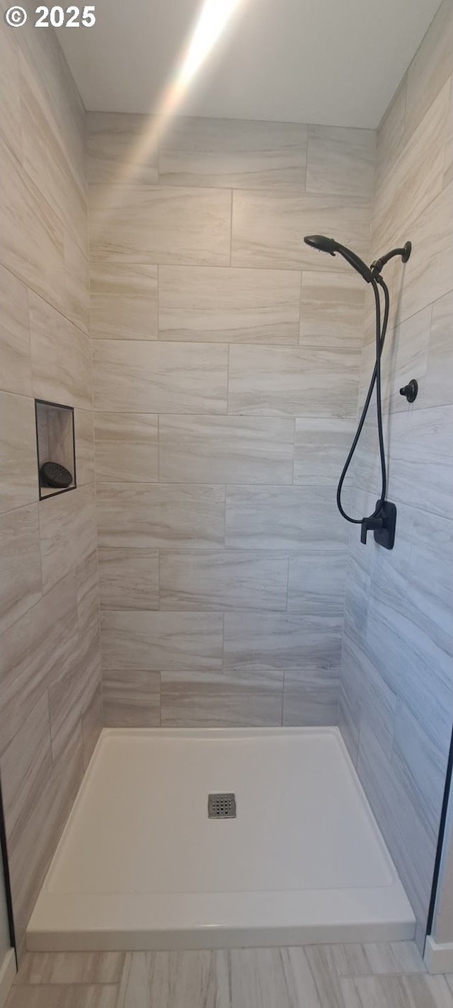 1028 Forest Heights St, Sutherlin, OR 97479 - bathroom featuring tiled shower