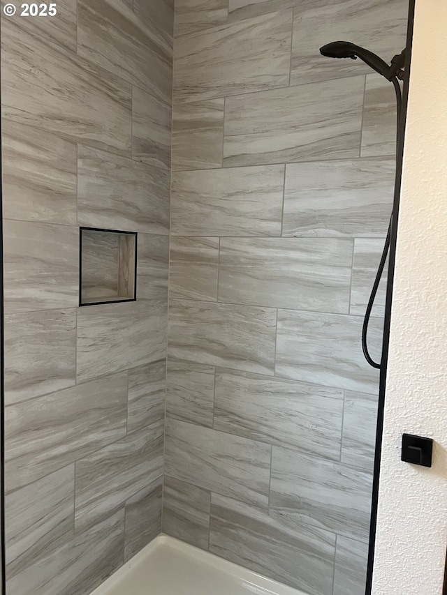 1028 Forest Heights St, Sutherlin, OR 97479 - full bathroom with tiled shower