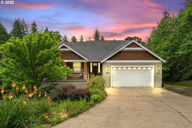 862 NW Edgewood Pl, Albany, OR 97321 - craftsman-style house with driveway, a porch, and a garage