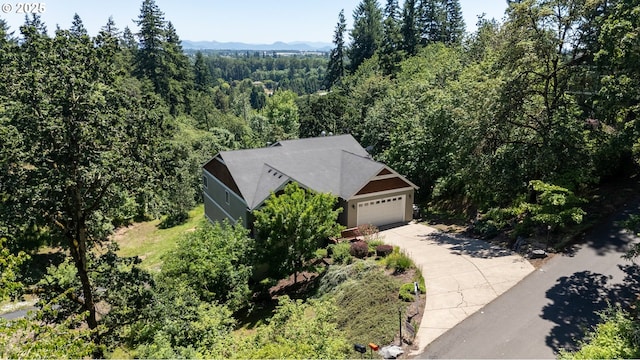 862 NW Edgewood Pl, Albany, OR 97321 - aerial view of property and surrounding area with a heavily wooded area