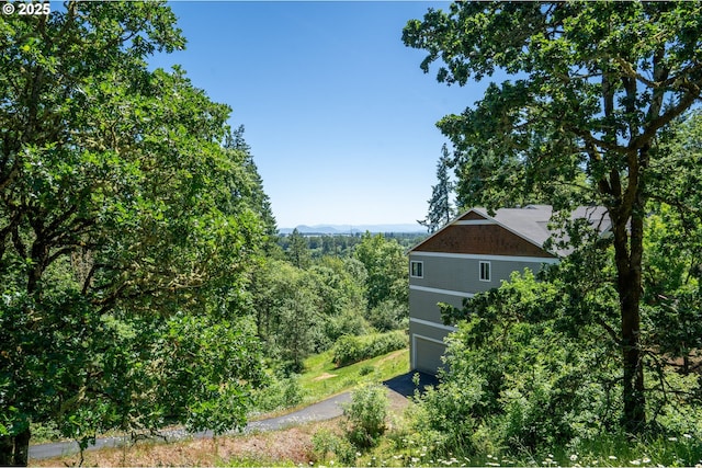 862 NW Edgewood Pl, Albany, OR 97321 - view of home's exterior featuring a garage and driveway
