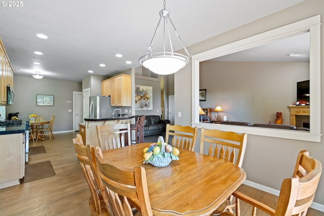 862 NW Edgewood Pl, Albany, OR 97321 - dining room featuring recessed lighting, light wood-style flooring, and baseboards