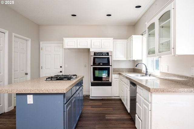 kitchen featuring a sink, white cabinets, blue cabinets, and dark wood finished floors