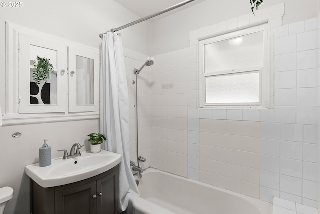 705 Jackson St, Oregon City, OR 97045 - full bathroom featuring shower / bath combo, toilet, and vanity