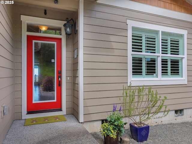 property entrance with crawl space