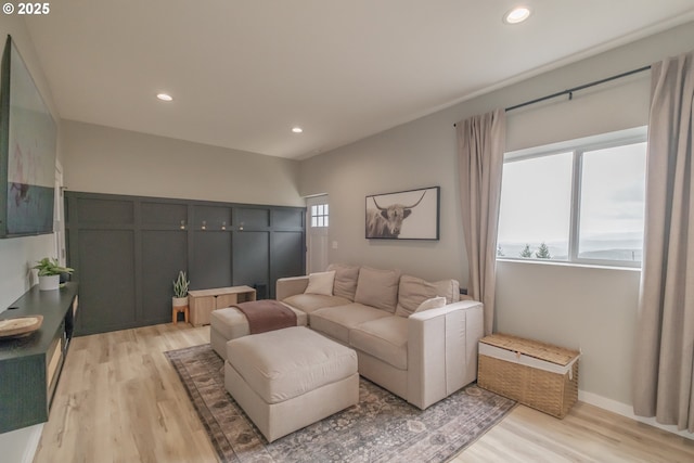 living area featuring baseboards, light wood-style flooring, and recessed lighting