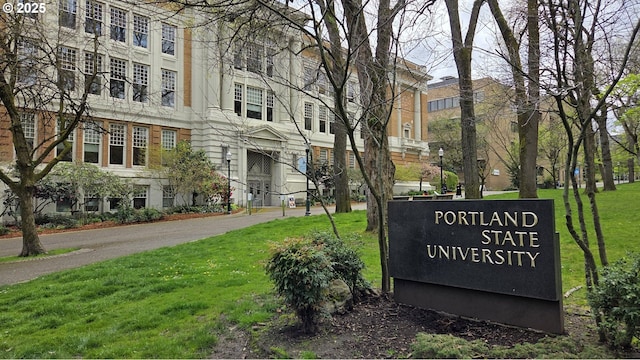 1500 SW Park Ave, Portland, OR 97201 - community / neighborhood sign featuring a yard