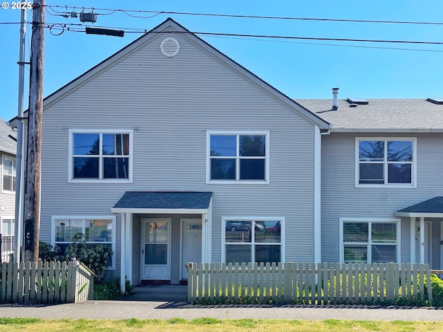 townhome / multi-family property featuring roof with shingles and fence private yard