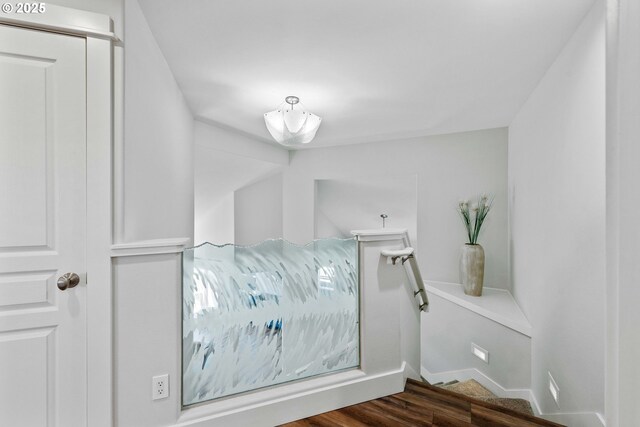 bathroom featuring wood finished floors and baseboards