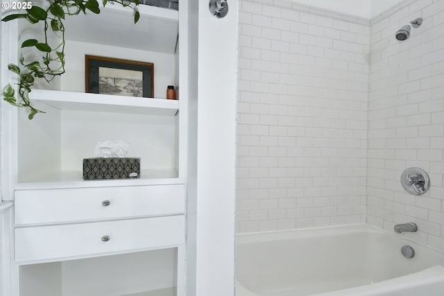 1330 SE 14th Ave SE, Portland, OR 97214 - full bath featuring shower / bathtub combination