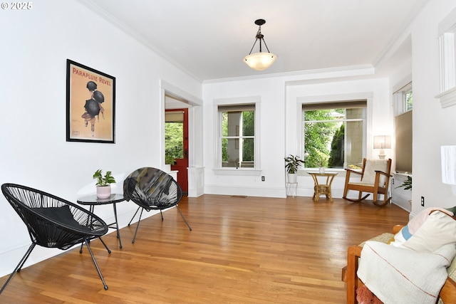 1330 SE 14th Ave SE, Portland, OR 97214 - living area featuring light wood finished floors, crown molding, and baseboards