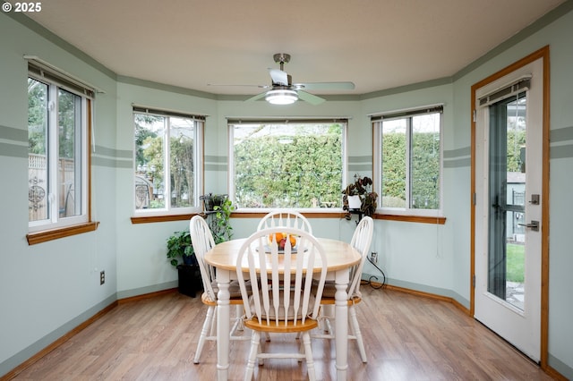 sunroom with ceiling fan