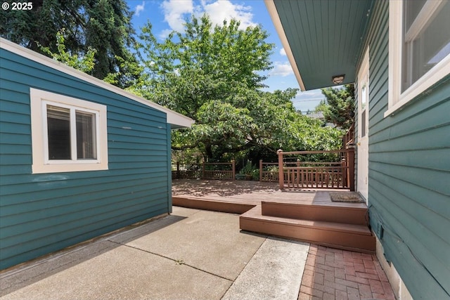 7406 N Fiske Ave, Portland, OR 97203 - view of patio