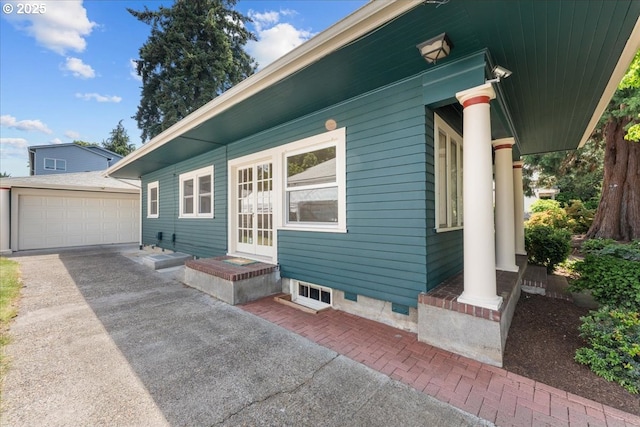 7406 N Fiske Ave, Portland, OR 97203 - doorway to property with a detached garage
