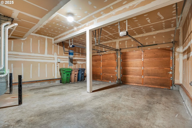 4698 Black Forest Ct, Lake Oswego, OR 97035 - garage featuring a garage door opener