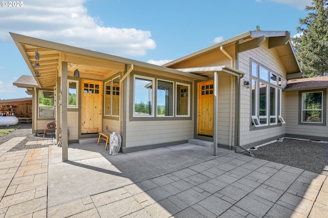 52135 E Terra Fern Dr, Sandy, OR 97055 - back of property with a patio area