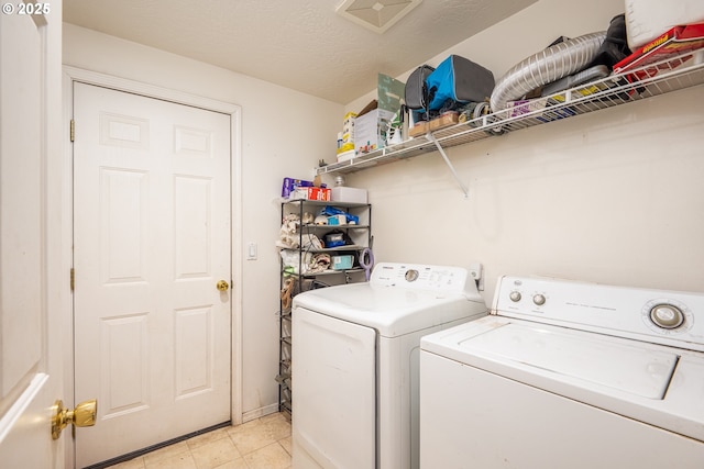 1280 Peets Ct, Eugene, OR 97402 - laundry area with washer and clothes dryer