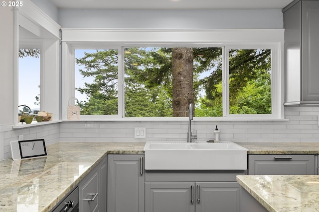 48 Eagle Crest Dr Unit 4A, Lake Oswego, OR 97035 - bathroom with a sink, decorative backsplash, and healthy amount of natural light