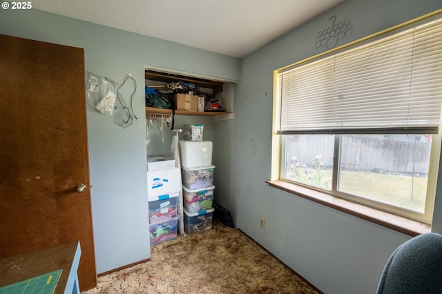 1630 SW Riverhill Dr, Hermiston, OR 97838 - clothes washing area with carpet