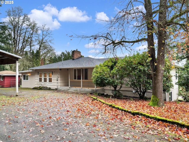 ranch-style house featuring covered porch