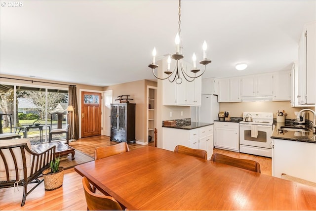 dining area featuring an inviting chandelier and light wood-style floors