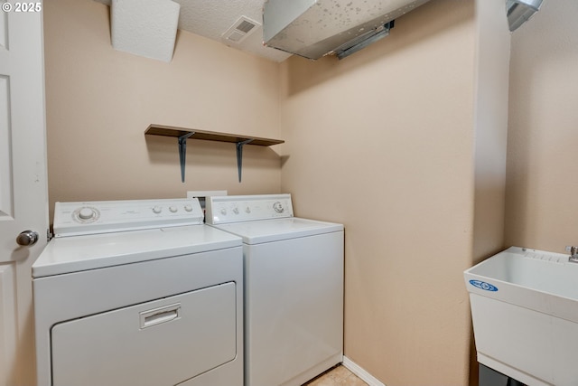 7067 N Dwight Ave, Portland, OR 97203 - washroom featuring washing machine and clothes dryer