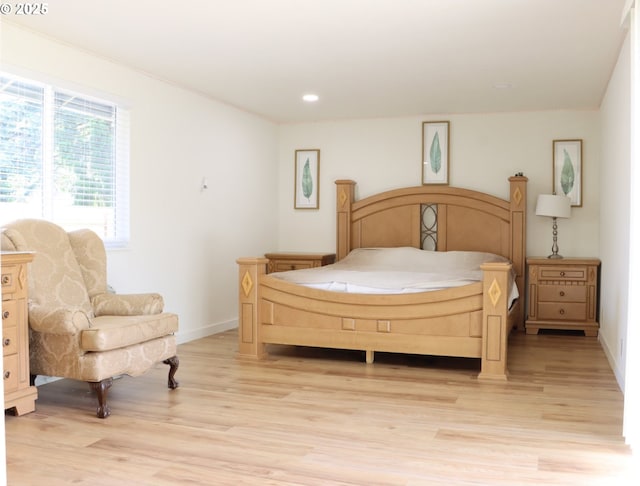550 NE 20th Dr, Gresham, OR 97030 - bedroom featuring light wood-style flooring, baseboards, and recessed lighting