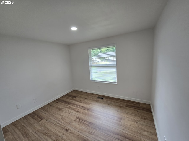 550 NE 20th Dr, Gresham, OR 97030 - empty room with wood finished floors and recessed lighting