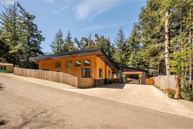 2345 Deady St, Port Orford, OR 97465 - view of front facade featuring driveway and fence